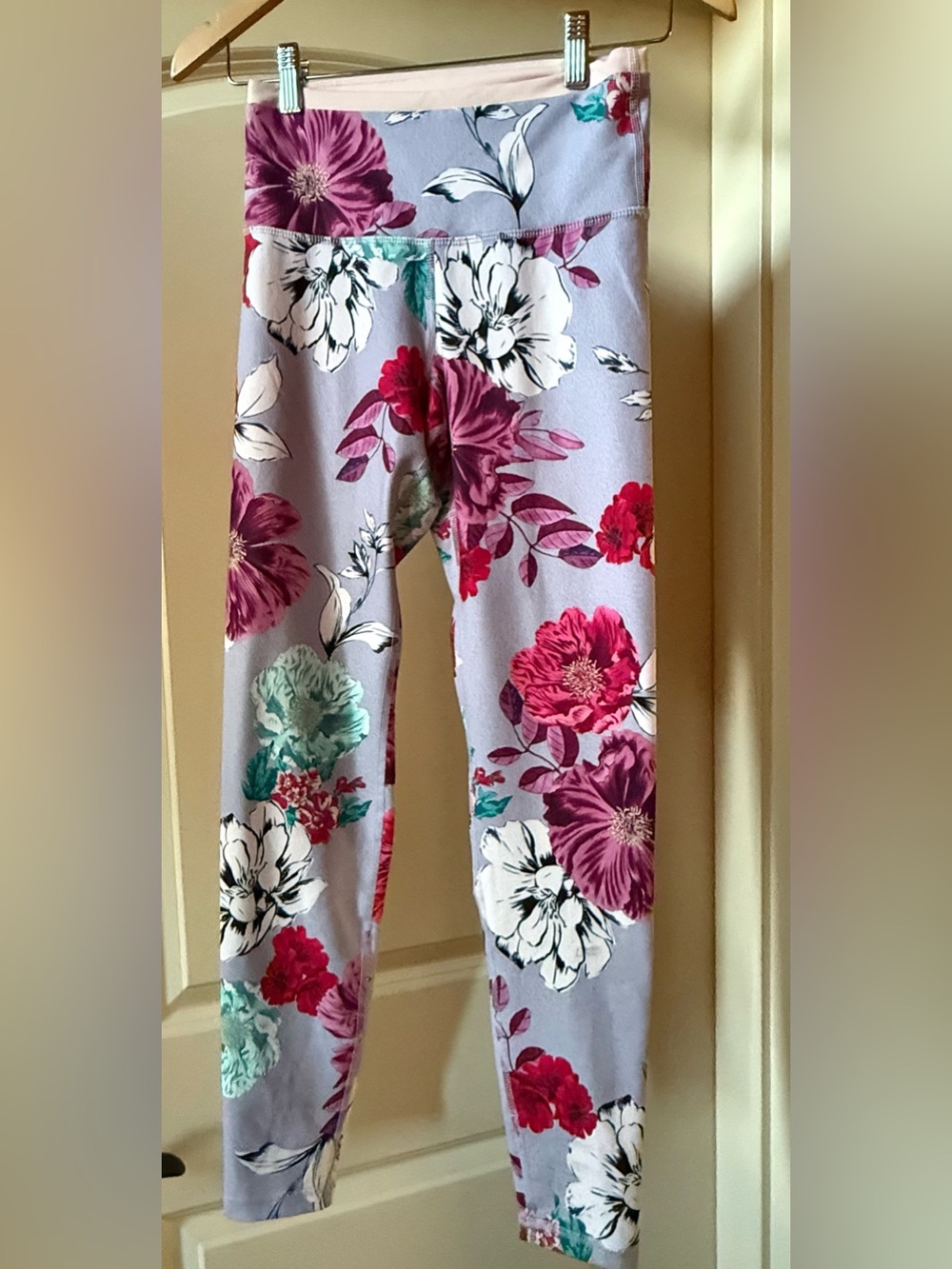 Old Navy Active Lavender Leggings Floral Print Sz S Gorpcore Cozycore Artsy